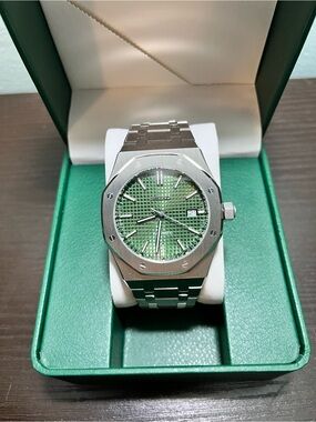 Seiko Mod Watch with Green Textured Dial Royal Oak